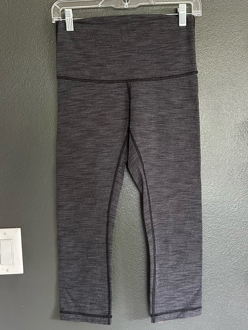 Lululemon Wonder Under High Rise Crop Capri Leggings Size 6 Black Heathered